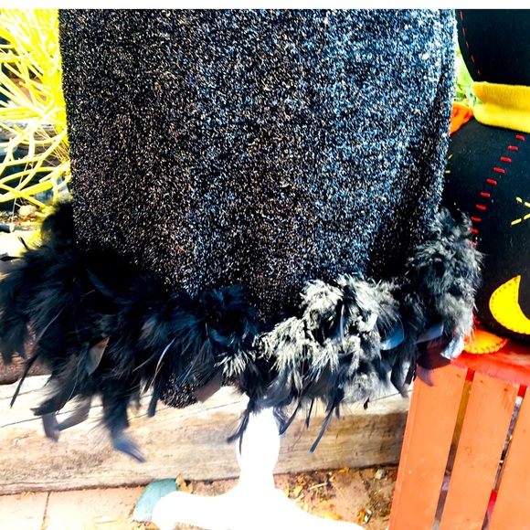 Halloween Costume Roaring 20’s Dancer Feathers - Picture 3 of 5